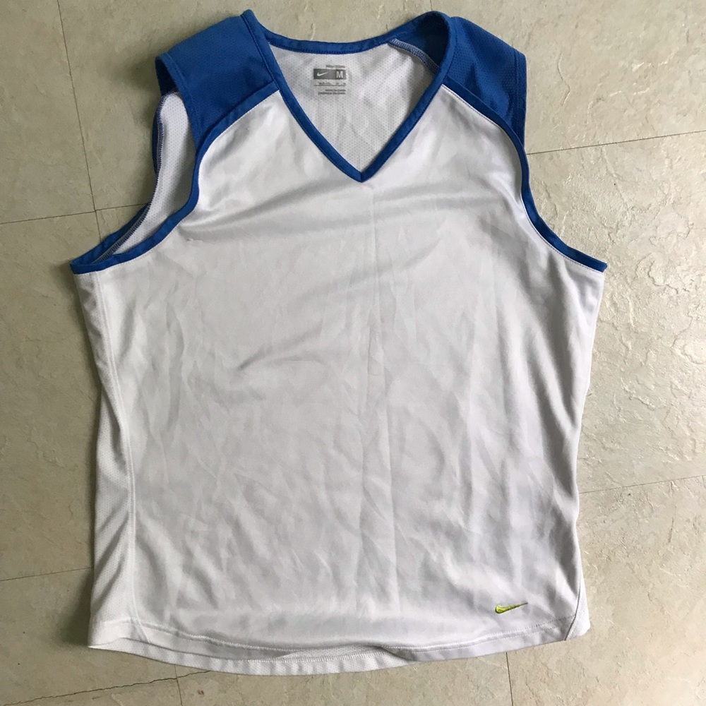 💝 4/$16 Nike workout top